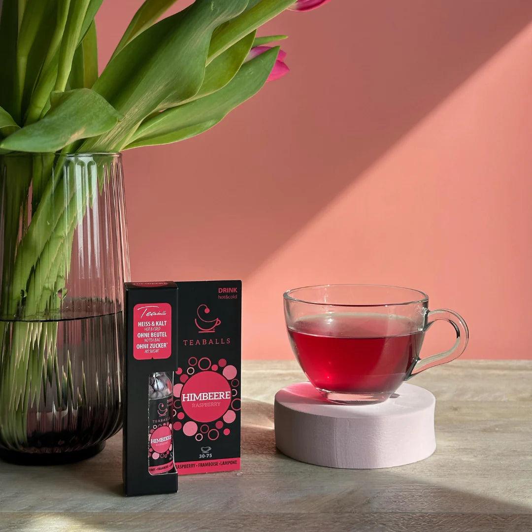 TEABALLS - Himbeere | BLACK SELECTION | 30-75 Tassen - TEABALLS OFFICIAL | TEABALLS Schweiz | Tee ohne Beutel